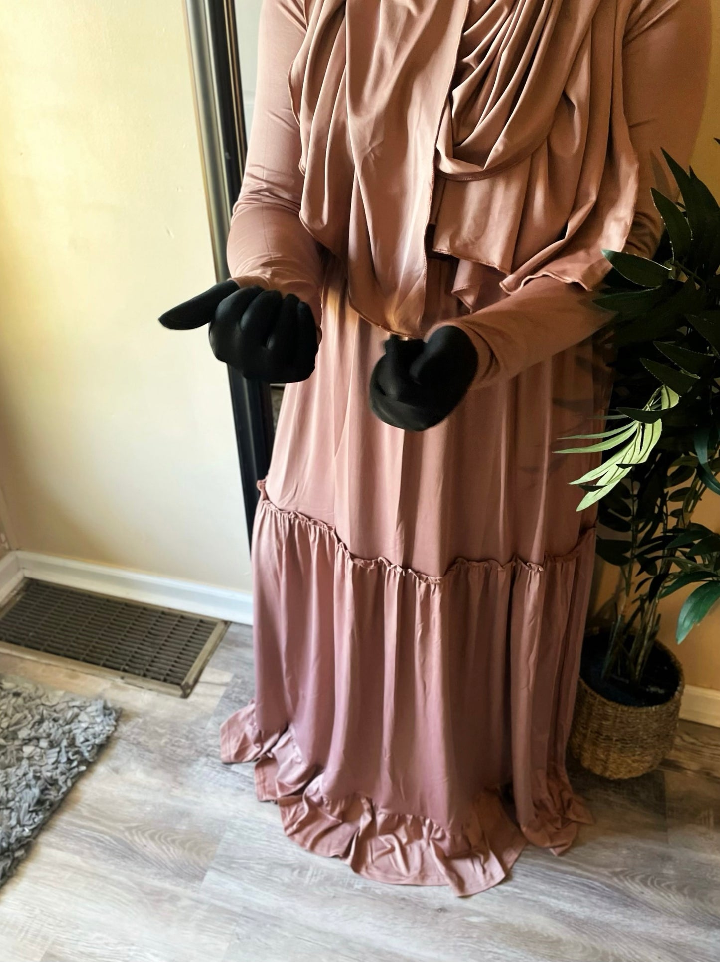Jahmyyllah breastfeeding abaya(not restocking)